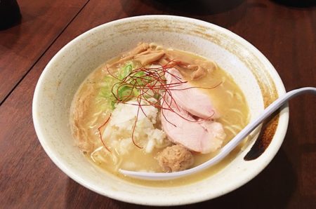 砺波市【麺屋 虎珀】濃厚な鶏スープが美味い「濃厚鶏そば 塩」を食す♪