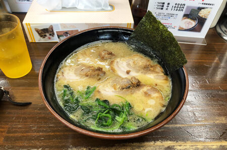 富山市【らあめん麺王】あっさりとした醤油とんこつスープ♪チャーシューラーメンを食す！