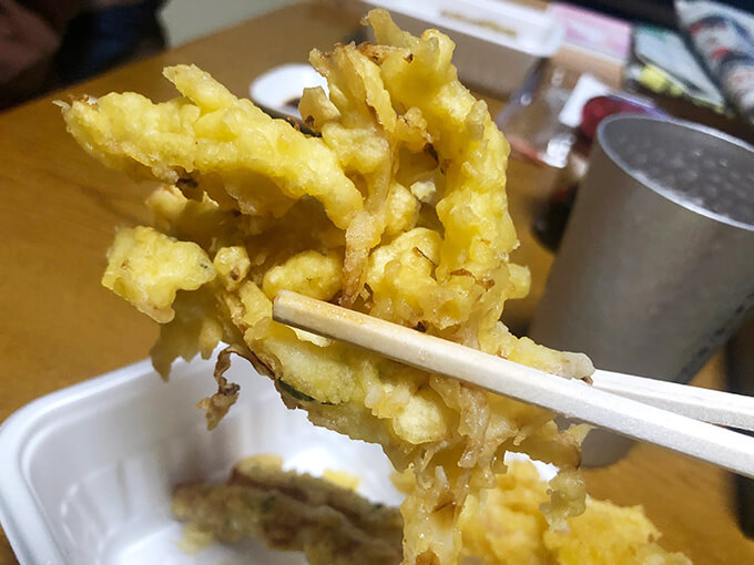 【お持ち帰り専用】3種の天ぷらと定番おかずのうどん弁当