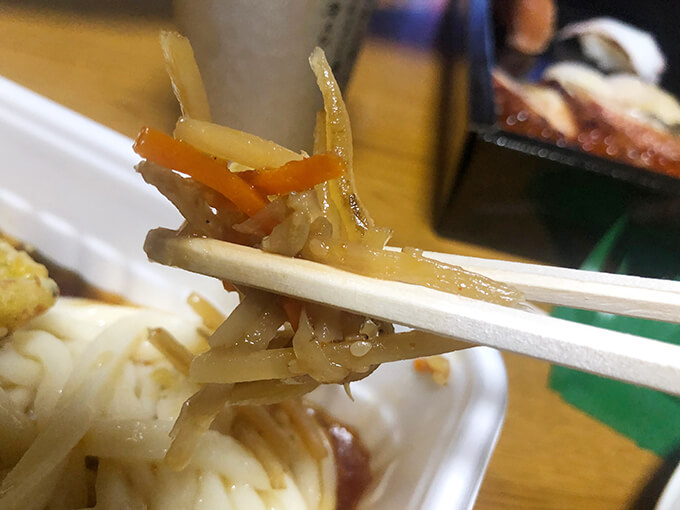 【お持ち帰り専用】3種の天ぷらと定番おかずのうどん弁当