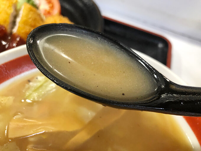 おばた食堂　まんぷく定食　半玉ラーメン　スープ
