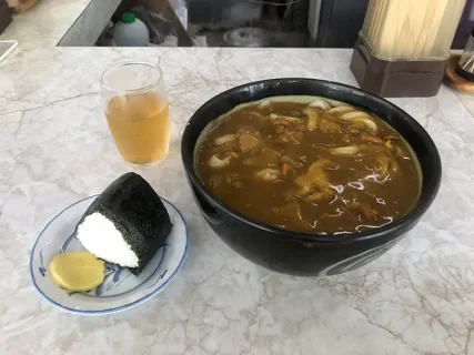 百万石うどん　カレーうどん大盛り＆おにぎり