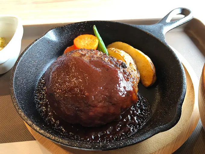LOCOMOTION COFFEE AND BED　ハンバーグ