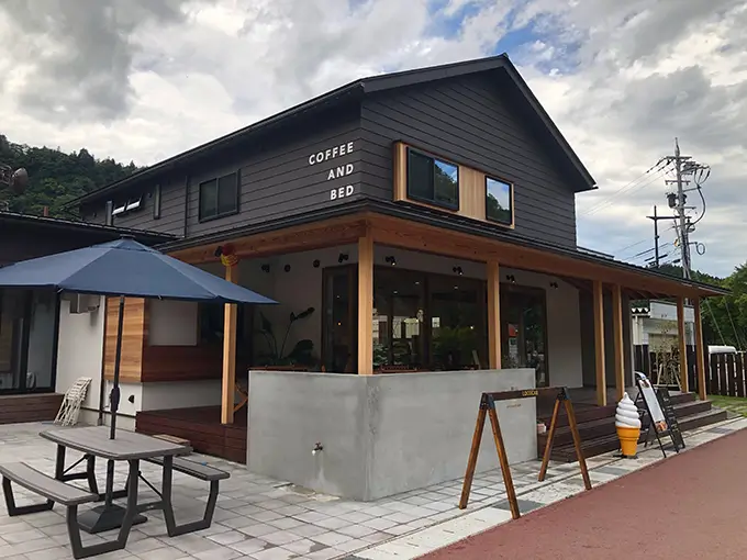 LOCOMOTION COFFEE AND BED　外観