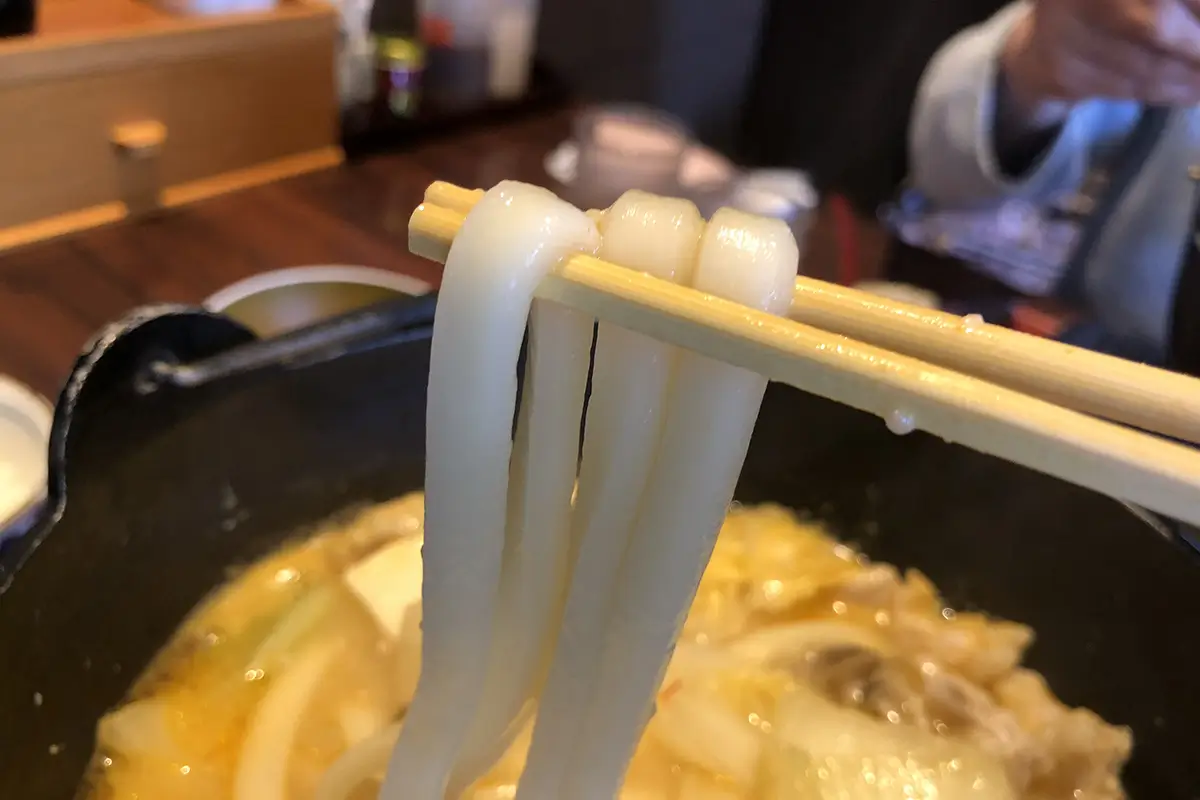 めん房本陣 砺波店　濃厚白湯鍋うどん　麺