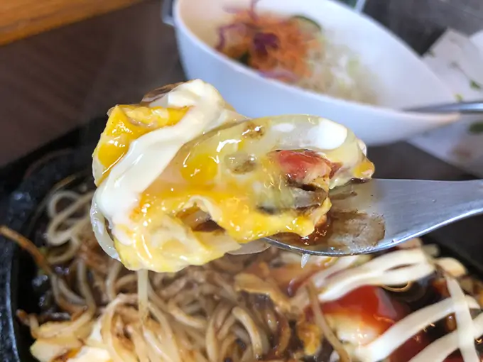 画像 フライパン&カレー てきさす ヤサ玉スパ大盛り 玉子