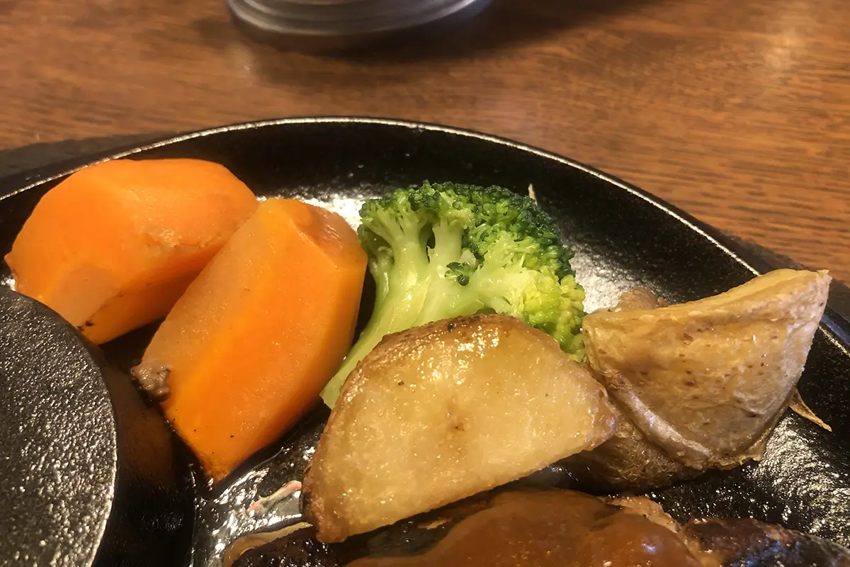 洋食だんらんや　網焼きハンバーグ（200g）ランチ　温野菜