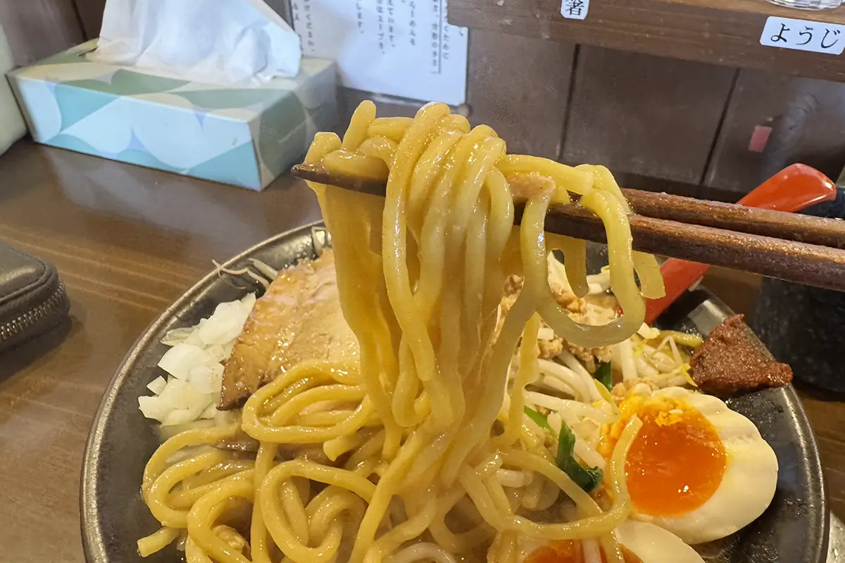 ベジポタ濃厚味噌ラーメン 麺