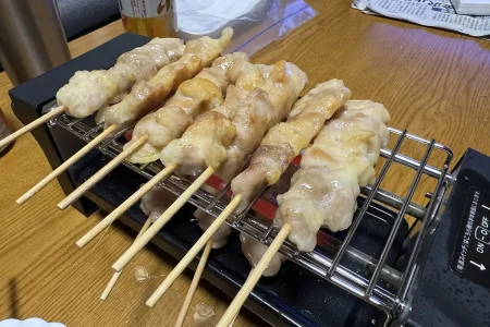 焼き鳥焼き器　焼き鳥を焼く
