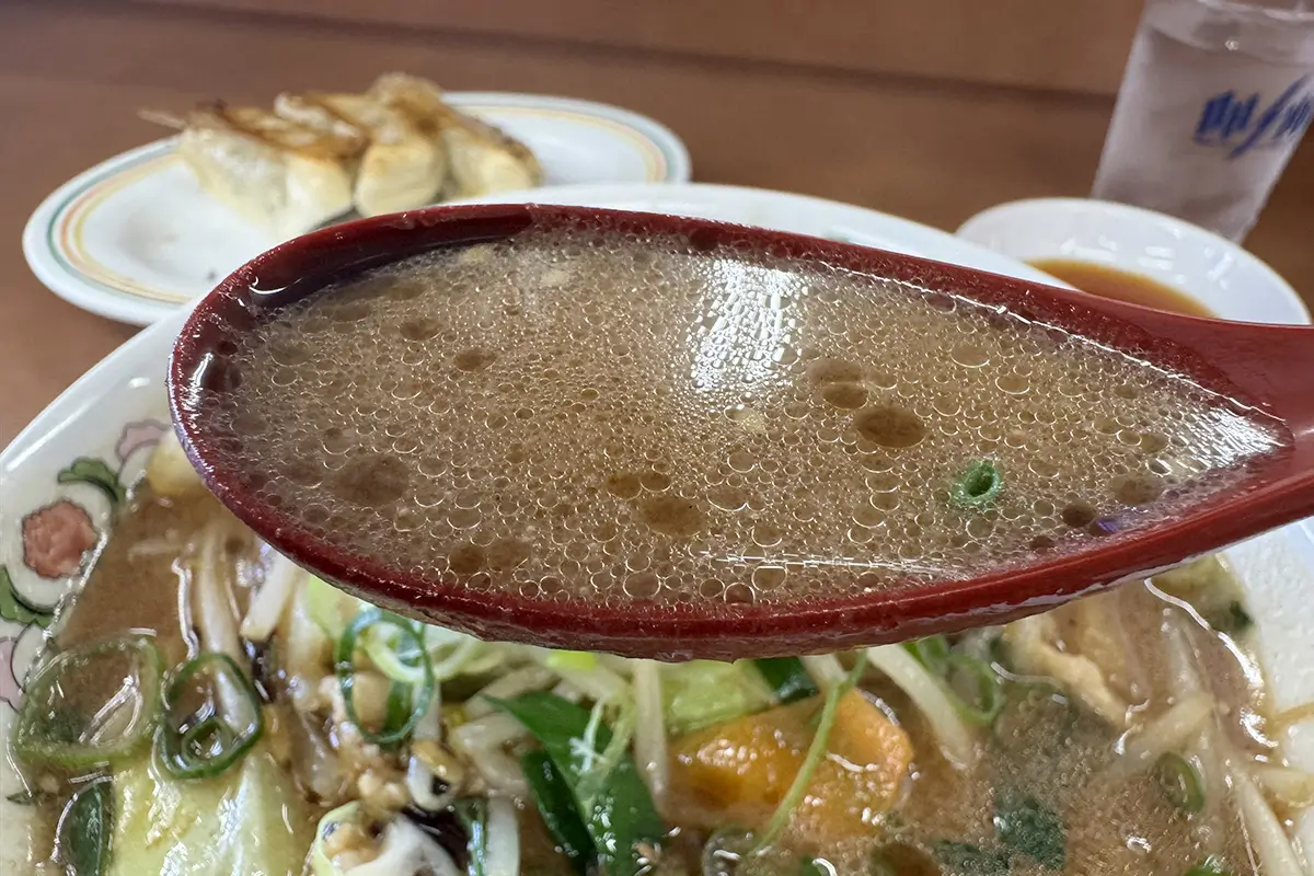 餃子の王将　期間限定メニュー 焦がしニンニク味噌ラーメン　スープ