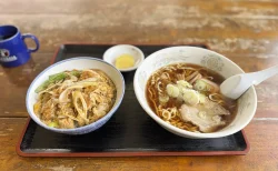 食堂やっちゃん　カツ丼+ラーメン