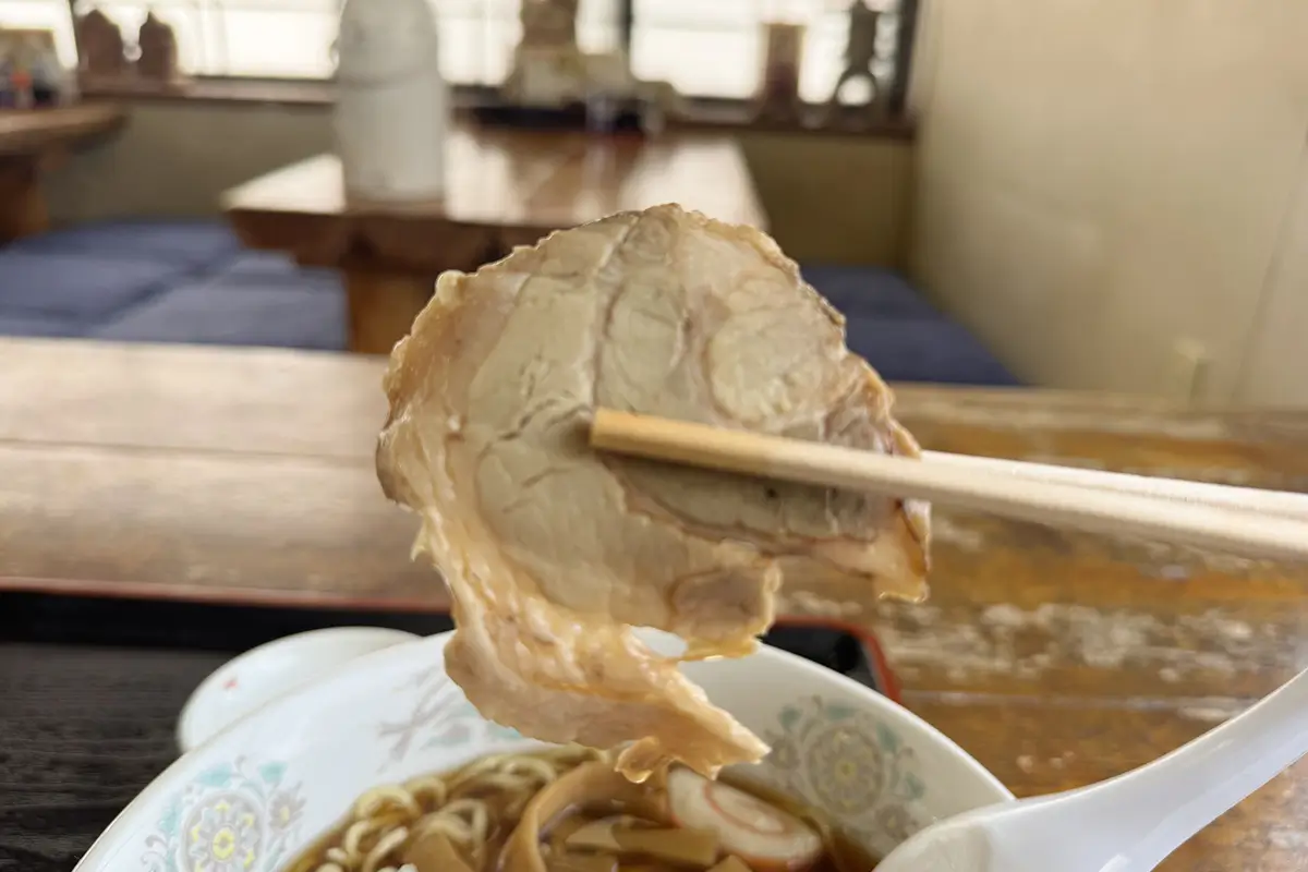 食堂やっちゃん　ラーメン　チャーシュー