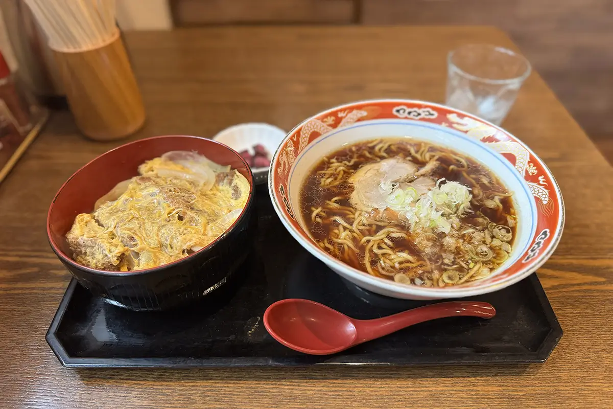 画像 お食事処あぽろ がっつりセット(らーめん&かつ丼)