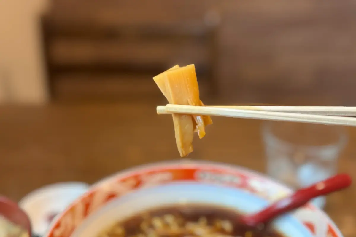 画像 お食事処あぽろ 速星ぶらっくらーめん メンマ
