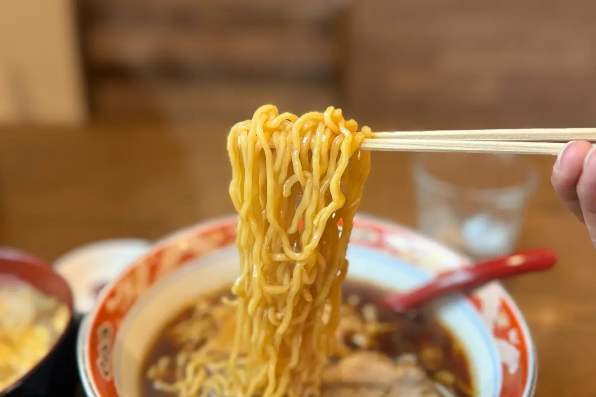 画像 お食事処あぽろ 速星ぶらっくらーめん 麺