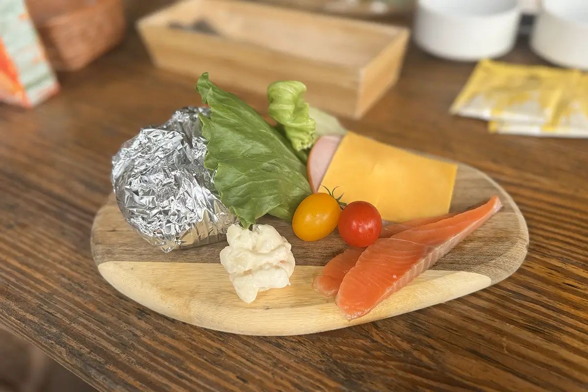 SHITARA VILLAGE　朝食　絹姫サーモンのベーグルサンドセット