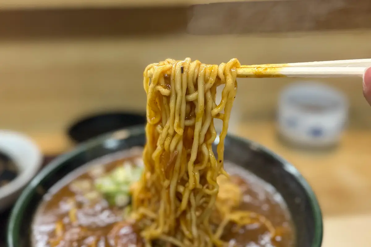 大吉　カレーラーメン　麺