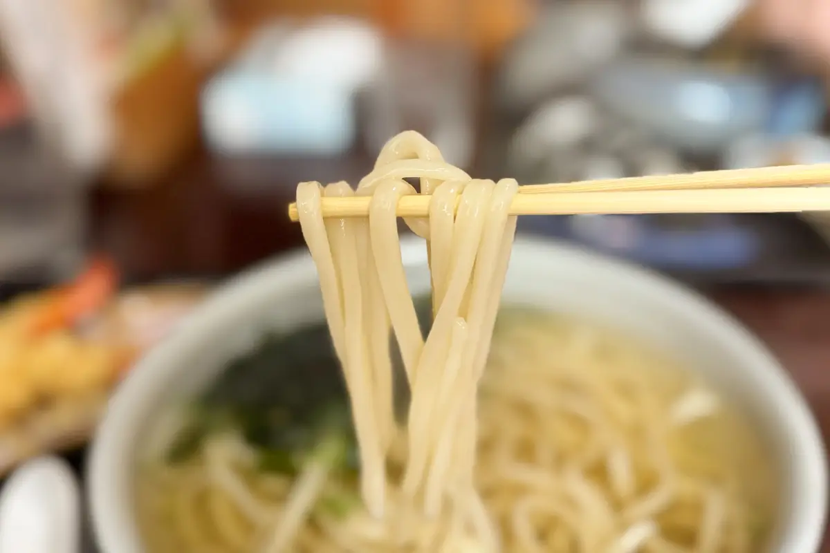 画像 ひのや 海老天ぷらうどん大盛り 麺