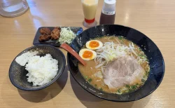 めん丸　Aランチ（味噌ラーメン・半ライス・煮玉子・麺大盛）