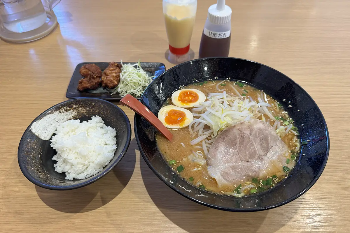 めん丸　Aランチ（味噌ラーメン・半ライス・煮玉子・麺大盛）