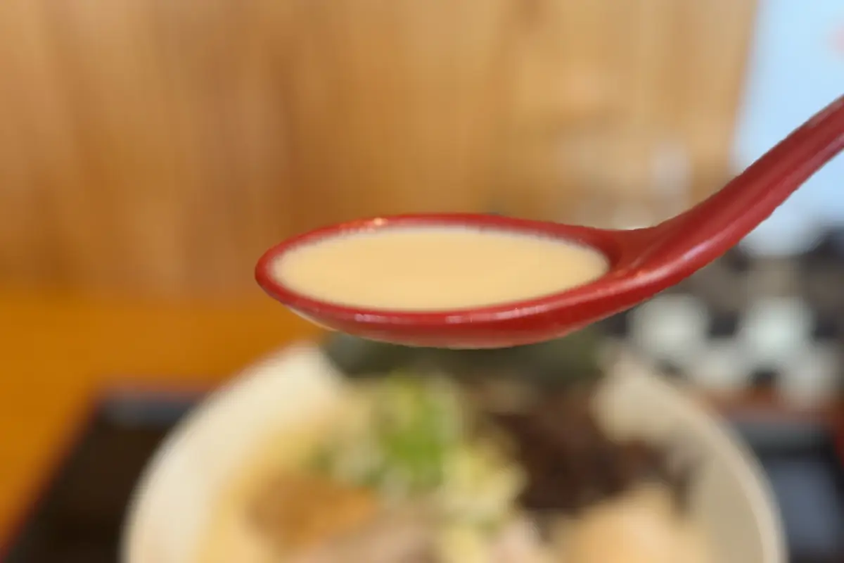 画像 麺屋 和BISABI 豚鶏ラーメンみそ スープ