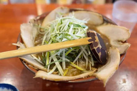 らーめん むてっぽう 富山本店　魚介醤油チャーシューメン大盛り