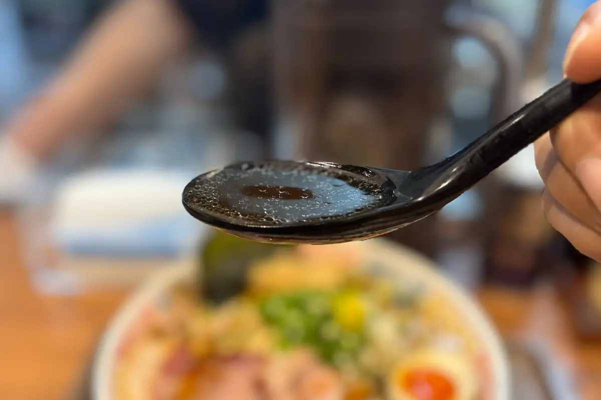 おっさん食堂　特製中華そば　スープ