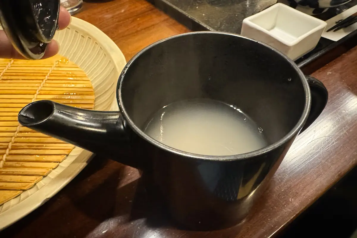 手打そば 萱笑　そば湯