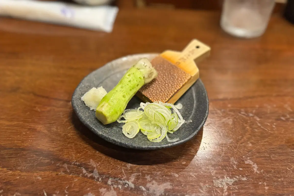 手打そば 萱笑　天ぷらざるそば（大盛り）　わさび