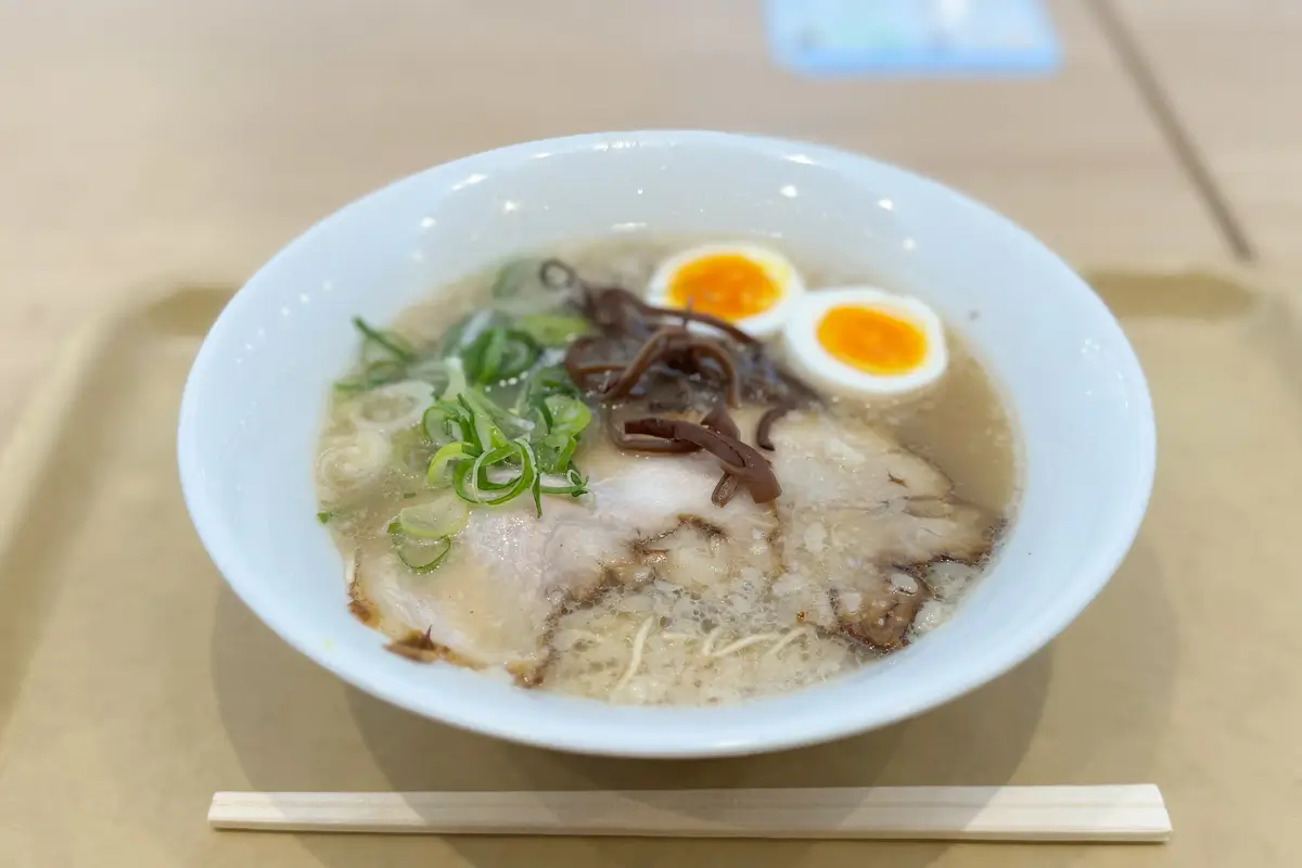 博多だるま　博多豚骨ラーメン味玉入