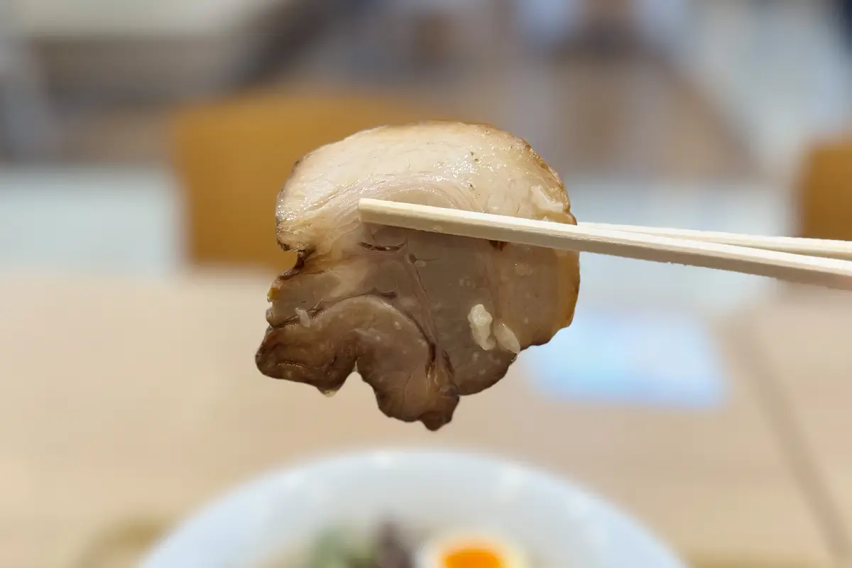 博多だるま　博多豚骨ラーメン味玉入　チャーシュー