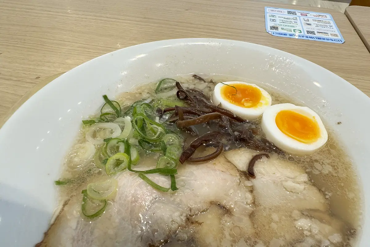 博多だるま　博多豚骨ラーメン味玉入