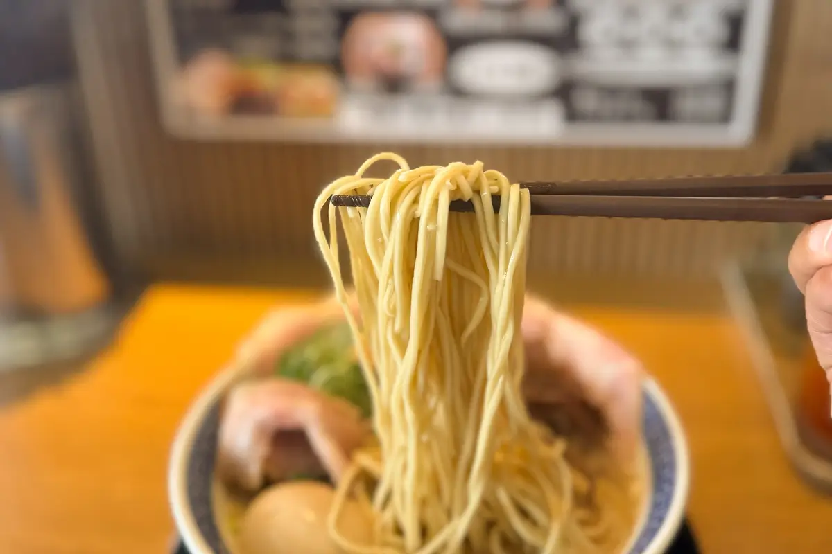 画像 博多ラーメン10(いちお) 全部乗せ とんこつ 麺