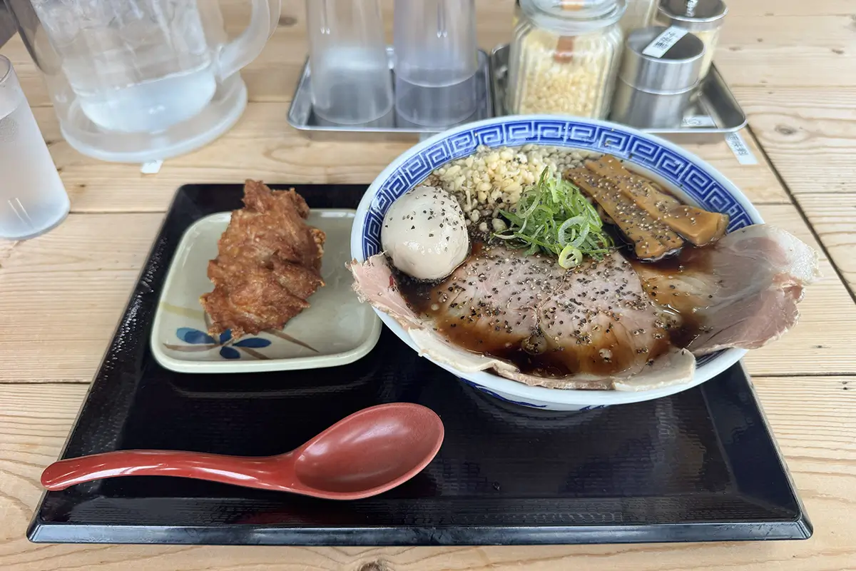 つけめん えびすこ　俺のブラック（麺大盛り）+からあげ