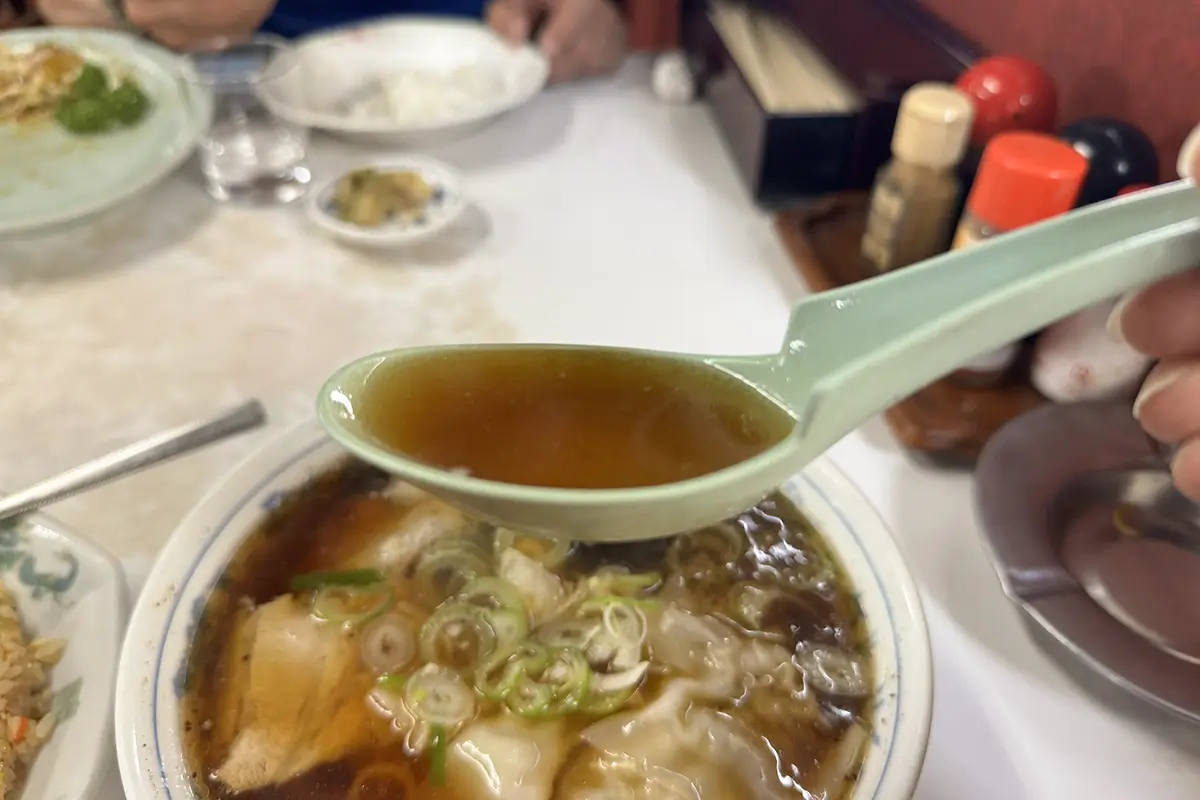 画像 中華料理ちゅー 雲呑麺(わんたん麺) スープ