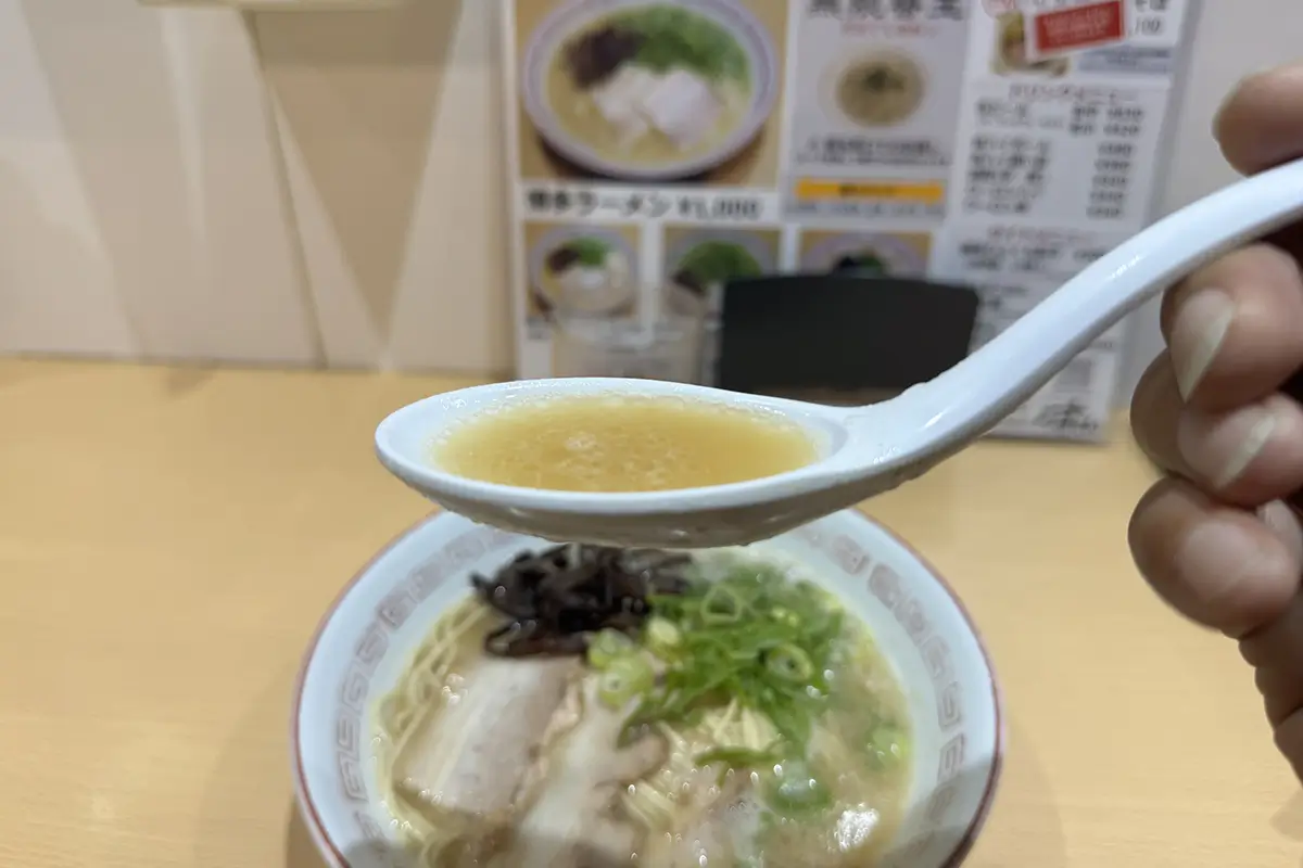 博多ラーメンべすとん　博多ラーメン　スープ