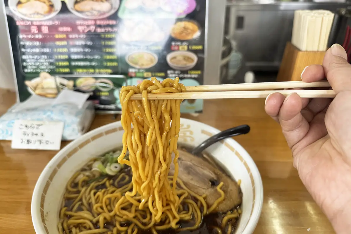 画像 ダルマヤラーメン 新庄店 ヤング(大盛り) 麺