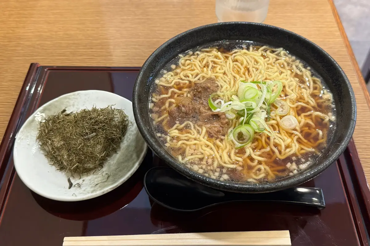 くるん食堂　和風ラーメン（大盛り）+おにぎり